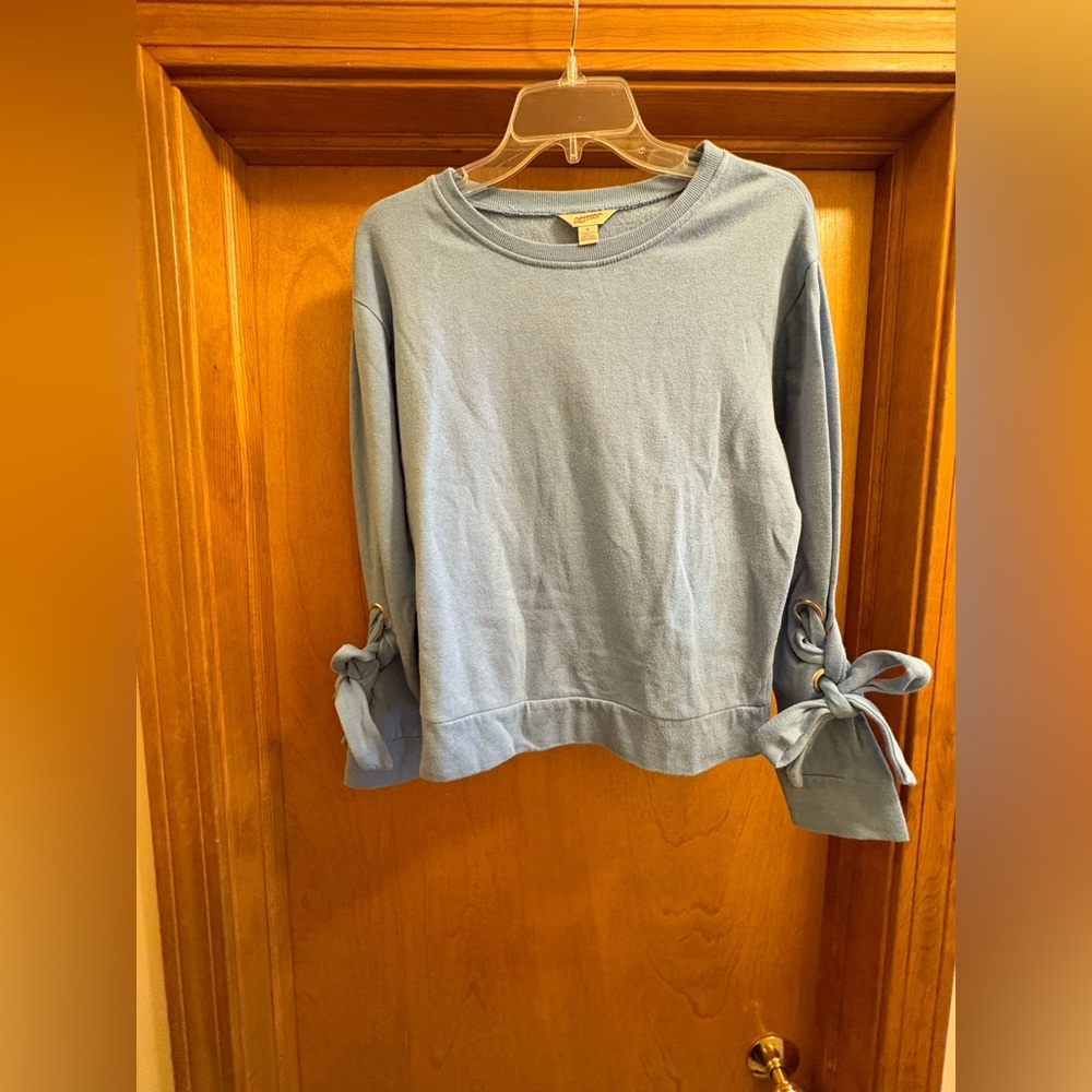 Arizona Jean Company Light Blue Top with Bows